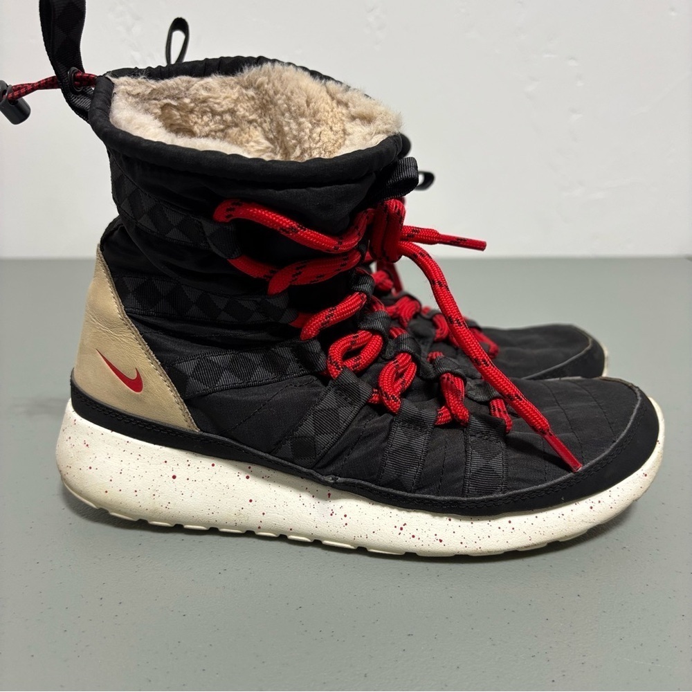 Nike Women's Roshe Run High Sneaker Faux Fur Size 6.5 616724-002 Black Red